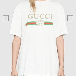 Oversized Gucci vintage t-shirt.